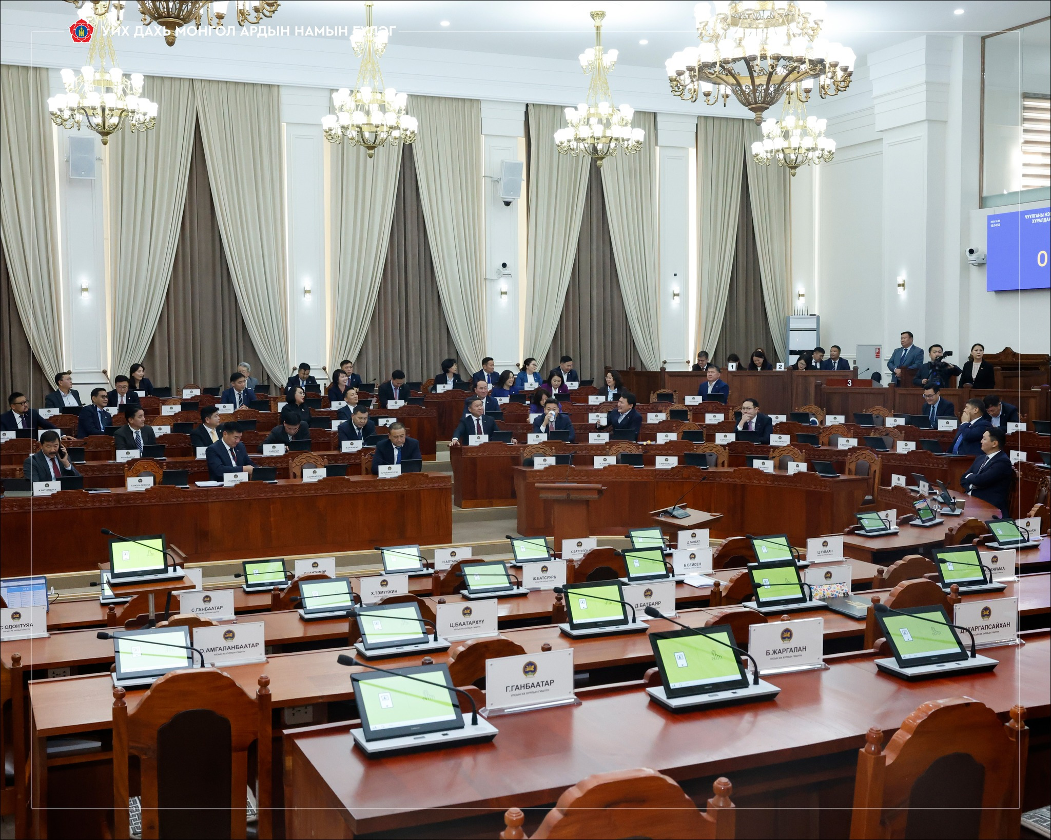 Хөдөө аж ахуйн тухай хуулийн төсөл болон хамт өргөн мэдүүлсэн хуулийн төслүүдийг анхны хэлэлцүүлэгт шилжүүлэв